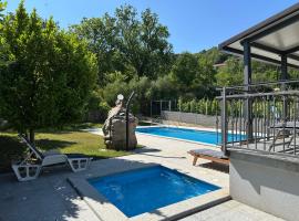 Villa Ana, Hotel in Ujevići