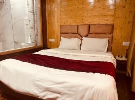 Asha Residency - Budget Friendly !! Couple Friendly !! Family Friendly !! Spacious Rooms !! Luxury Ambience, hotel perto de Shimla Airport - SLV, Shimla