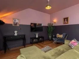 Chic Retreat with King Bed in Barnard Castle