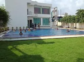 Hotel Swimming Sea Facing