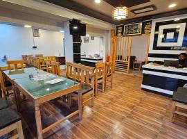 D ROYAL LADAKH Hotel & Restaurant, hotel v destinaci Kargil