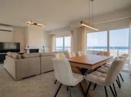 Horizon Luxury Living Breathtaking Seaview Minutes from the Airport