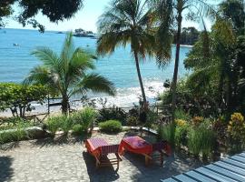 Villa Tsara Riaka, B&B in Ampangorinana