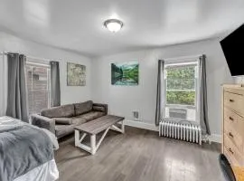 Pitcher's Paradise Apt 2-All Star Baseball Rentals