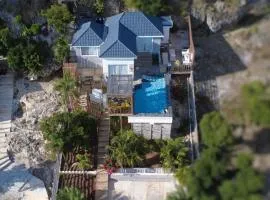 Lush Relaxing Coastline Villa with Private Pool