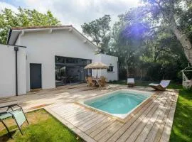 Superb villa with terrace and pool near the Ocean
