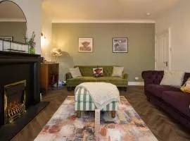 Generous Holmfirth Home Near Trails and Town Sleeps 5