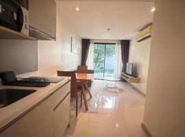 Wonderful condo BTS Ekkamai 7min by walking, hotel en Bangkok