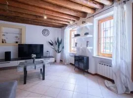 GuestHost - Accogliente Villetta con patio esterno