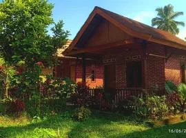 Ariel Bungalow Tetebatu、テテバトゥのバンガロー