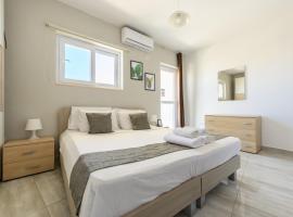 F4 Room 1, Private Double room with private bathroom and balcony, hotel i Msida