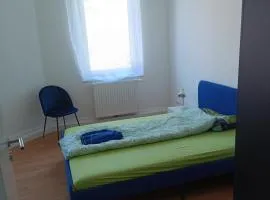 Eastside - Privatzimmer in geteilter Wohnung mit Gemeinschaftsbad