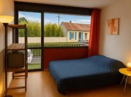 Studio lumineux talence ambiance rétro 70's