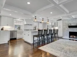 Luxury Stay In Expansive Historical Home