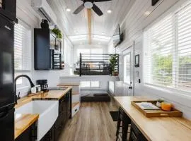 Zion Designer Tiny Home Private Deck & BBQ