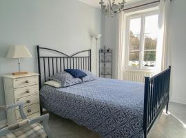 Gite Coccinelle in the medieval town of Confolens, hotel en Confolens