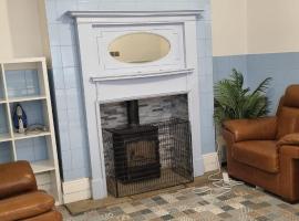 8 Guests - Free Parking - Full Equipped House, hotel em Saint Helens