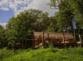 Pods At Buckland's Glamping, cabin in Handcross