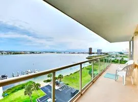 Sabine Yacht & Racquet #8D