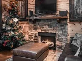 Summer Getaway w Grill Hot Tub & Resort Pool