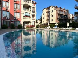 Светлая квартира на 4 этаже, hotel in Ravda