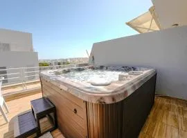 St Julians flat with Jacuzzi