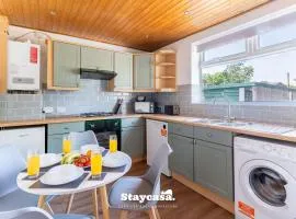 3-bedroom House W Free Parking, Near Man Airport!