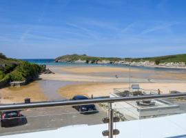 The Beach House & Porth Sands Apartments, hotel din Newquay