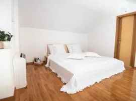 Sunny apartment - by the sea