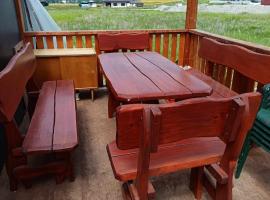 Cozy Tiny Cabin Meadow, capsule hotel in Liptovská Štiavnica