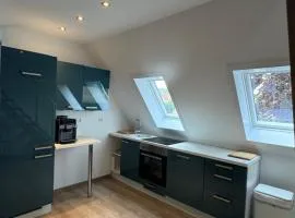 Dachgeschosswohnung Benther Berg, Contactless Check-in, free parking, Vollsaniert und Renoviert 2025
