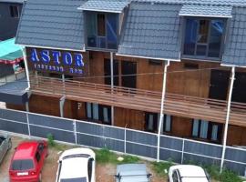 Astor, hotel dengan parkir di Bosteri