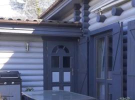 Joli chalet au calme Côte d'Azur, σαλέ στο Valbonne