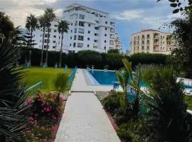 Complexe le printemps avec piscine et balcon