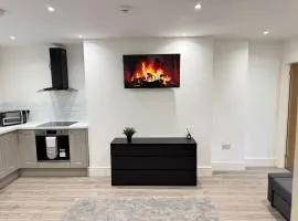 3BD Modern Home with Free Private Parking