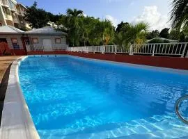 Sea view apartment, pool and beach 50m away