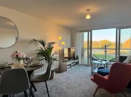 Coastal 2 Bathroom Apartment, Free Parking