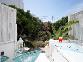 Fino Amore, hotel with hot tubs in M&yacute;konos City