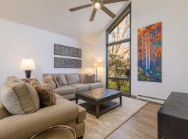 Large 4 Bedroom Home with Hot Tub and Fenced Yard, hotel v destinaci Grand Junction