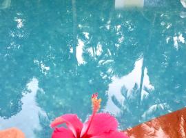 Sun Kissed Holidays Dabolim Goa Gold, hotel in Bogmalo