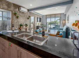 Luxe Modern-5 Star Area-Walk 2 Beach-Pool-BBQ-View-King Bed