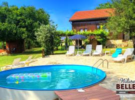 Arode Nature Villa Bellevue, hotel com piscina em Katselovo