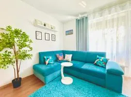 Bronowice Residence Blue - Homey Apartment with Garden and Parking