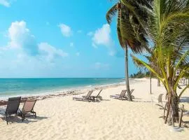 Apartment with Private Terrace, Pool and Beach Club Access