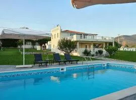 Grand Villa Maronia