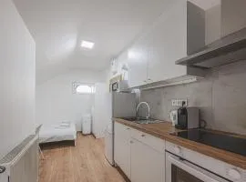 Flat Near Prague Castle Stylish & Prime Location 8