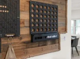 GameWall! Built in Bunks! Pet&Kid Friendly! Just Steps to the Sand!