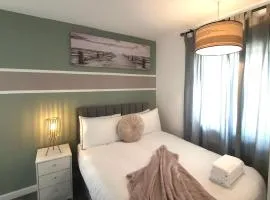 Entire home in Leeds, Free WiFi, 3 Car Parking