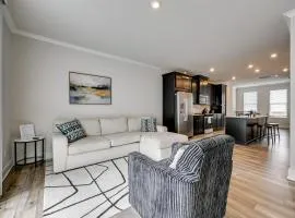 2 Mi to Uptown Charlotte Family Townhome!