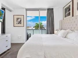 Large Beach Suite Rooftop Pool by Convention Center